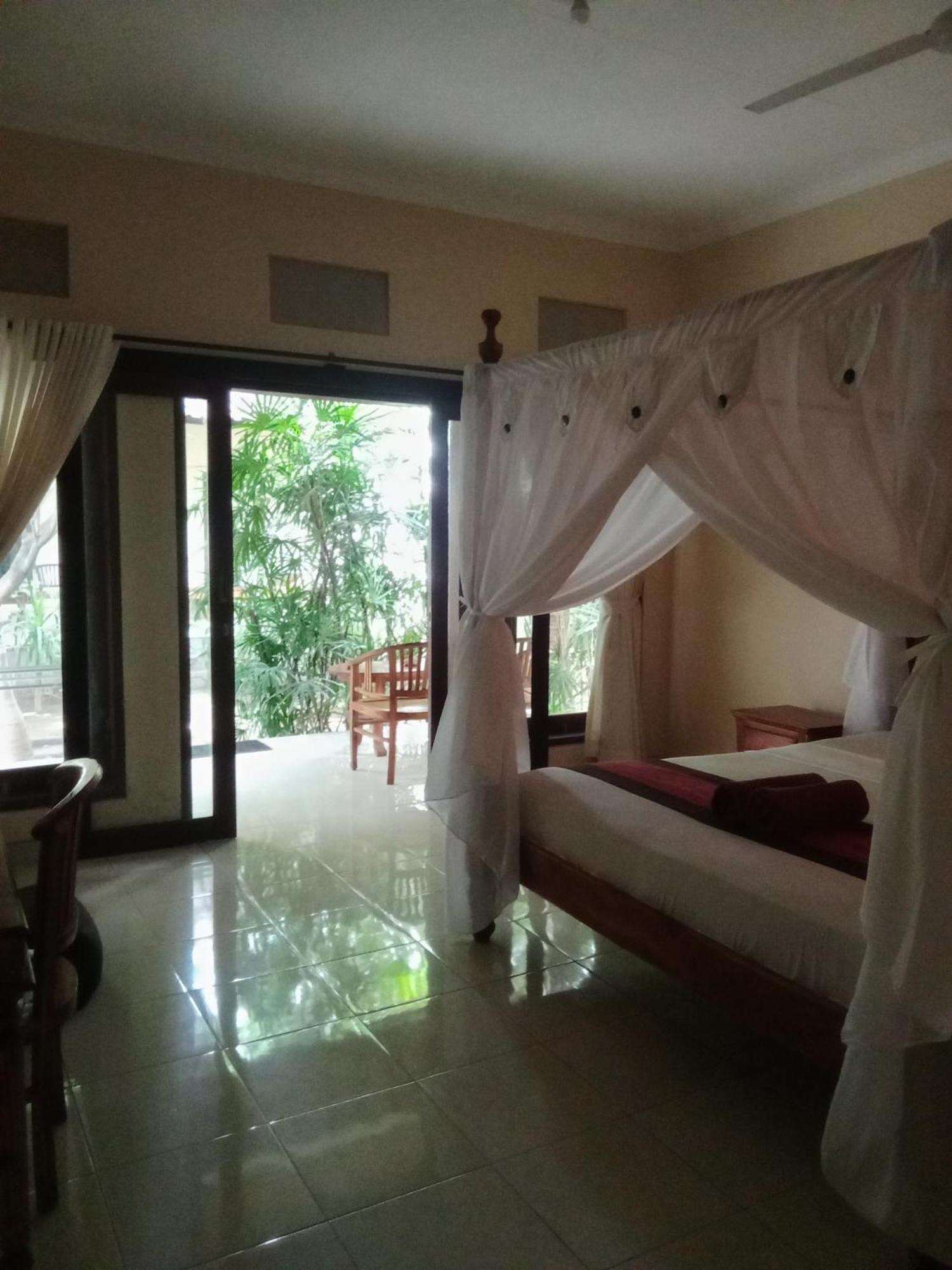 Pondok Aldi Hostel Амед Екстер'єр фото