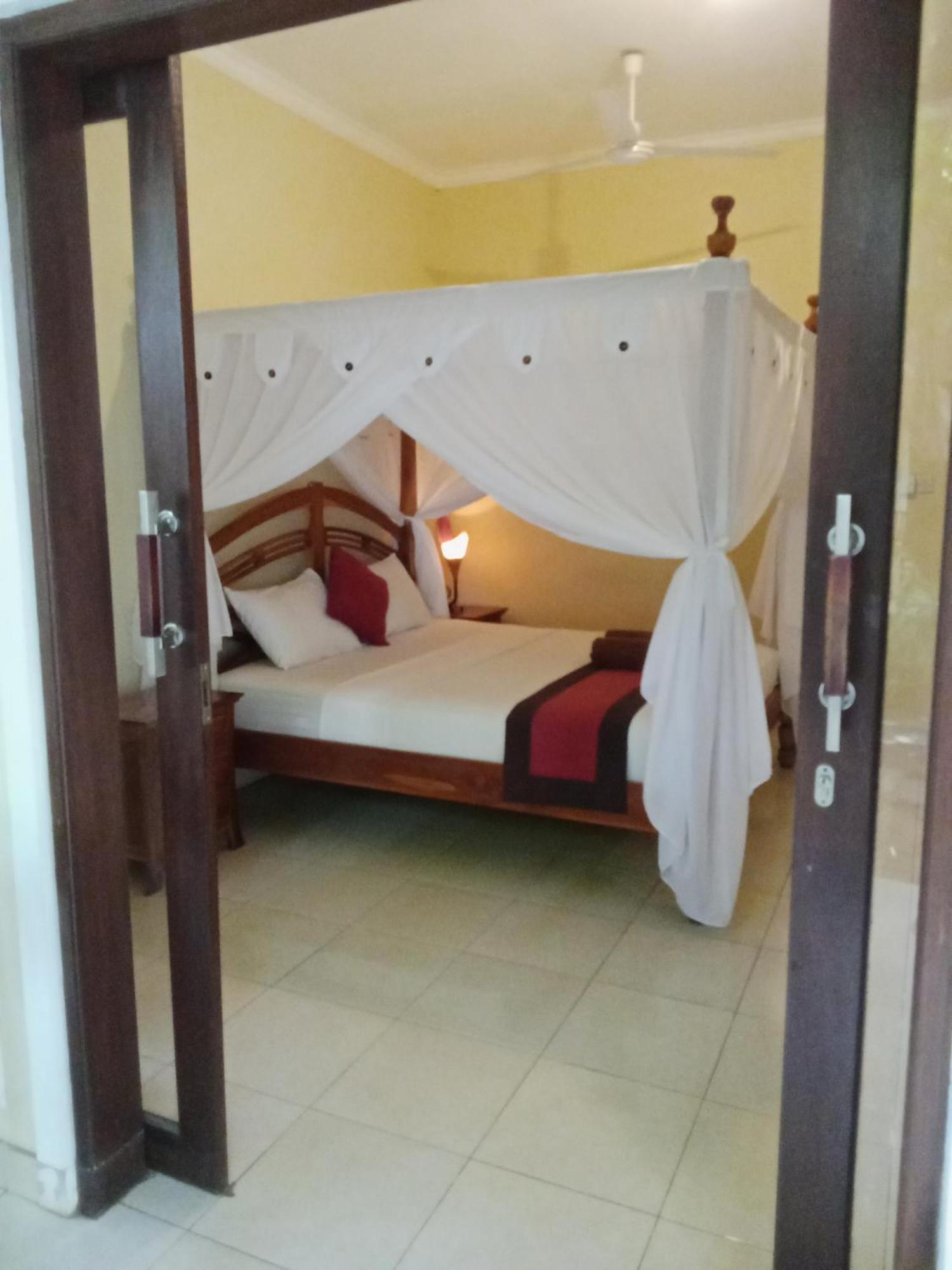 Pondok Aldi Hostel Амед Екстер'єр фото