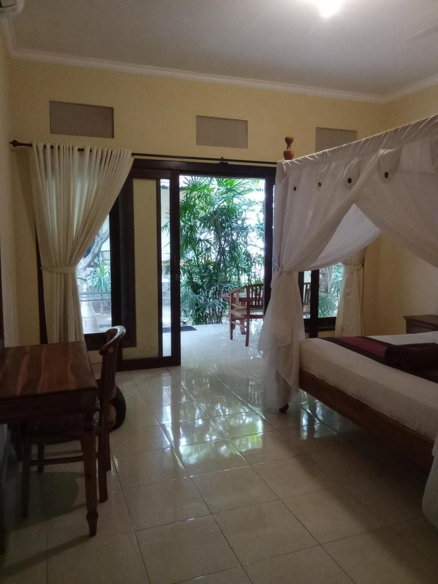 Pondok Aldi Hostel Амед Екстер'єр фото