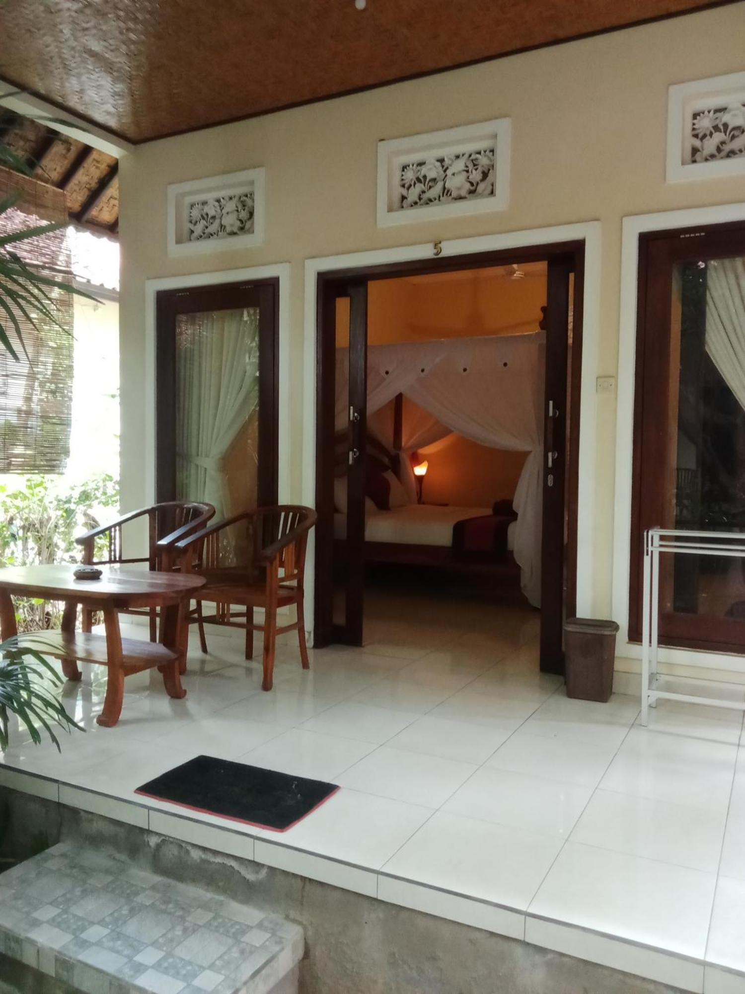 Pondok Aldi Hostel Амед Екстер'єр фото