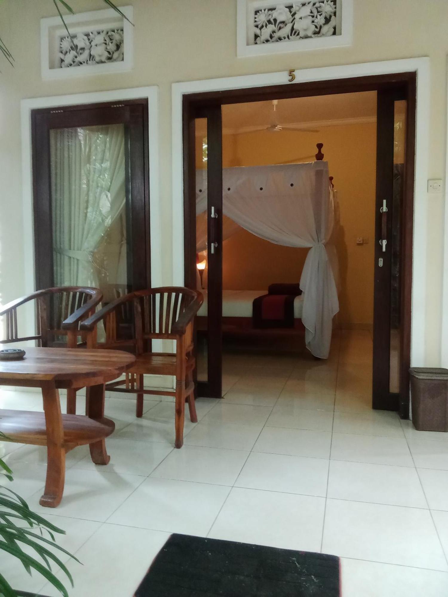 Pondok Aldi Hostel Амед Екстер'єр фото
