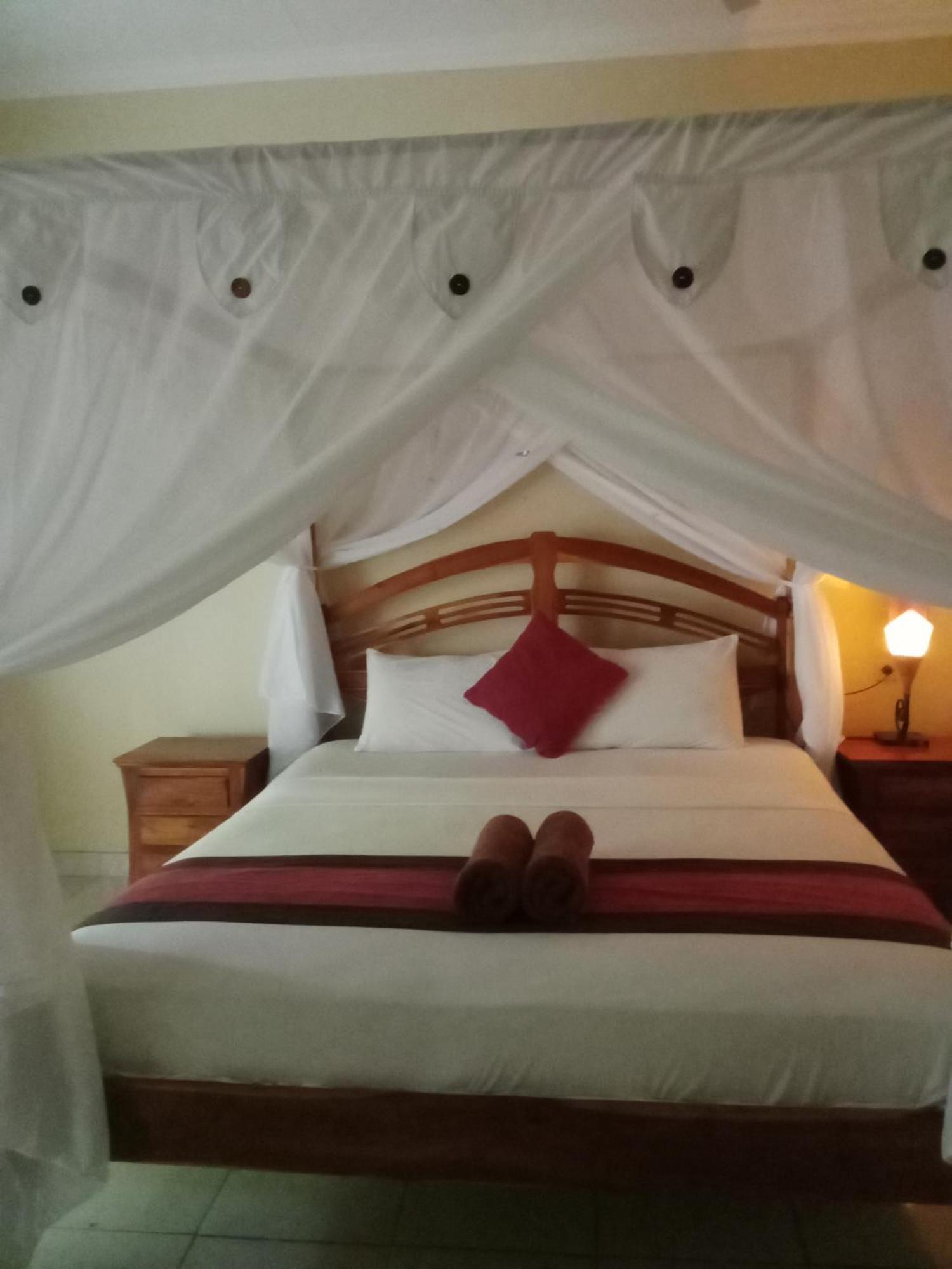 Pondok Aldi Hostel Амед Номер фото